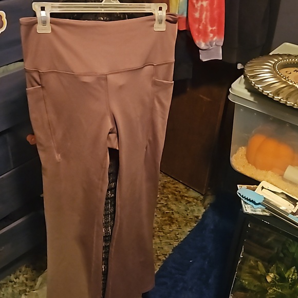 AVIA Tan athletic flares - Picture 2 of 4